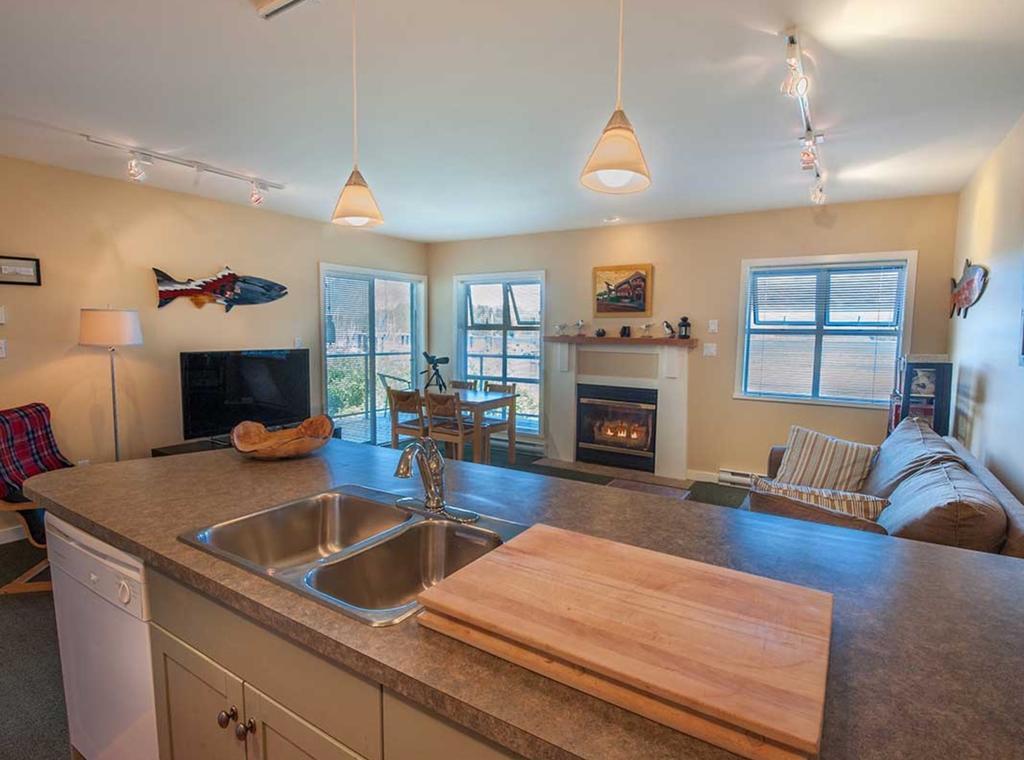 Luxury Oceanfront Condo By Onlybc 104 Tofino Exterior foto